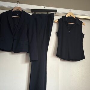 Elegant Navy Women's Suit Set
